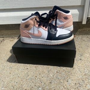 Air Jordan 1 Mid